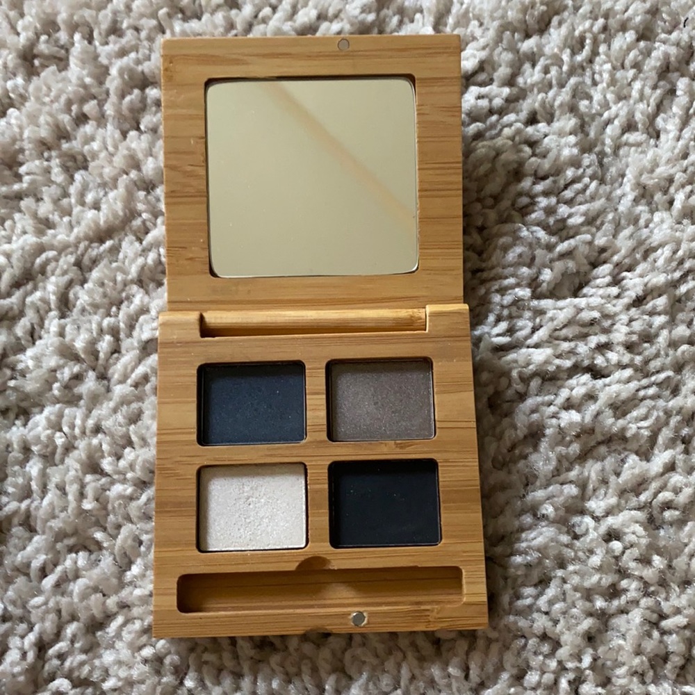 Quattro Eyeshadow in To The Moon & Black